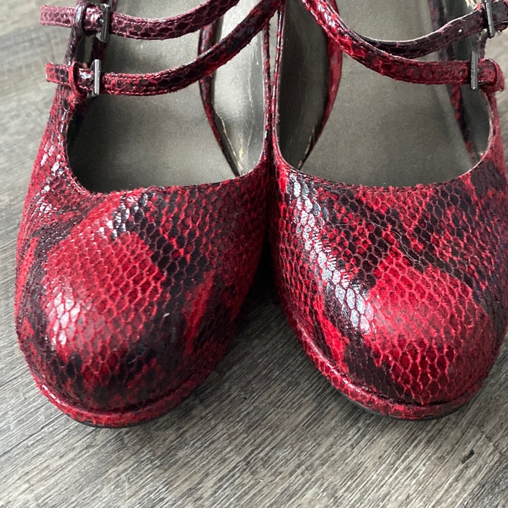 Beautiful Nine West Red snake skin Heels